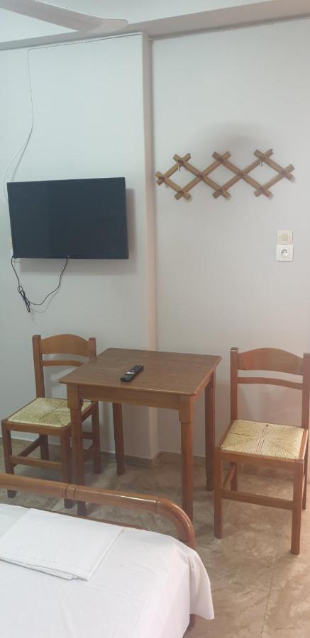 Pansion Marousa Methana Bagian luar foto