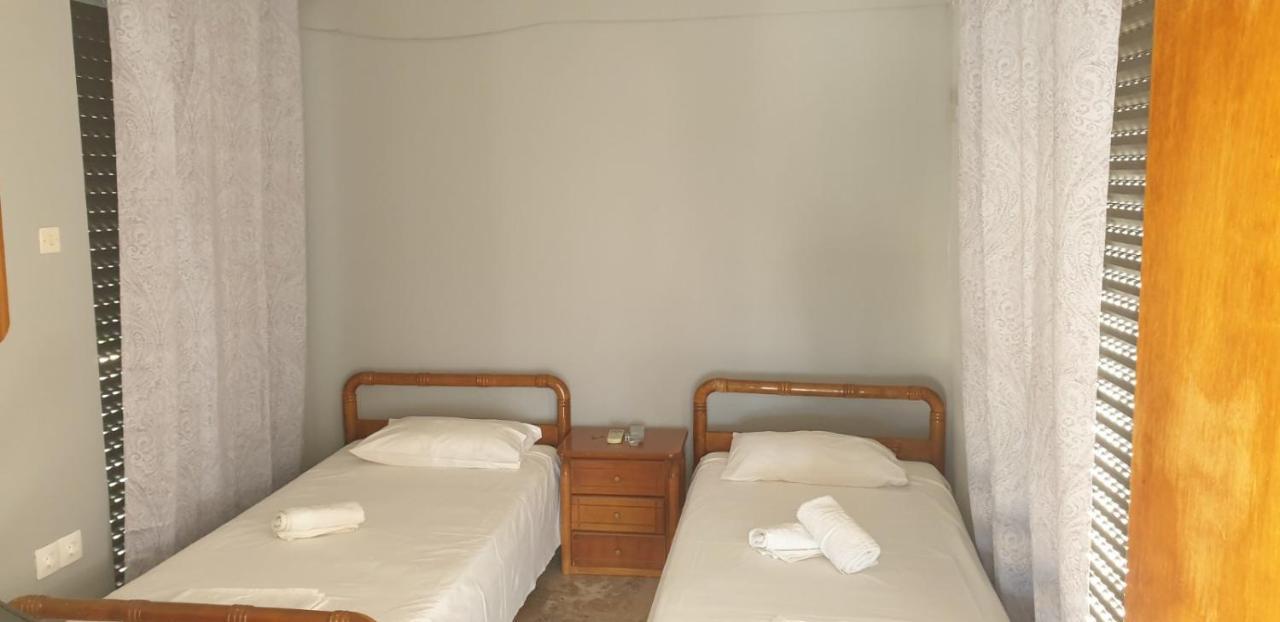 Pansion Marousa Methana Bagian luar foto