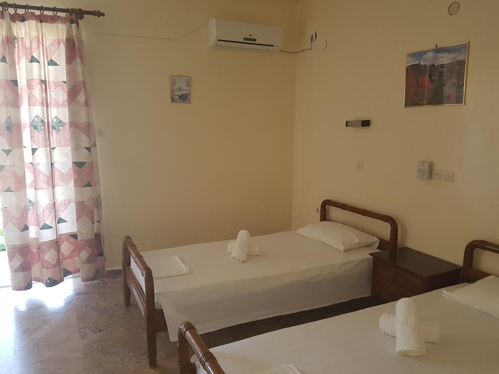 Pansion Marousa Methana Bagian luar foto