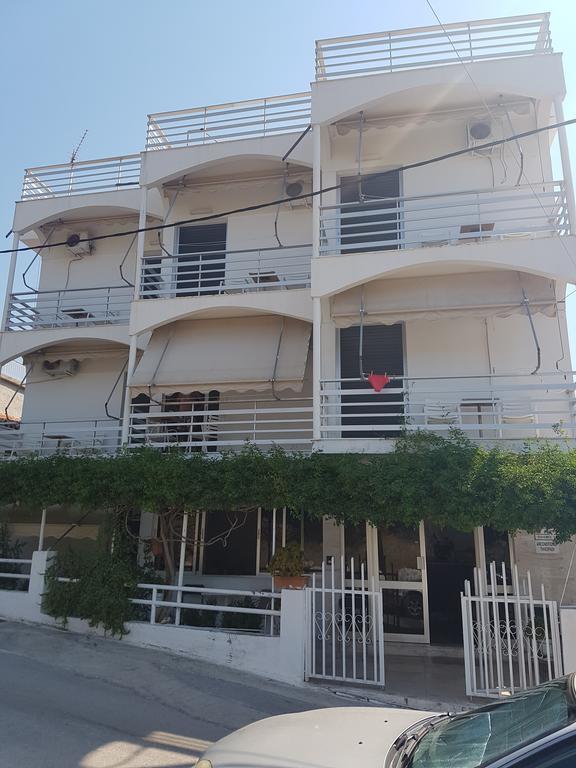 Pansion Marousa Methana Bagian luar foto