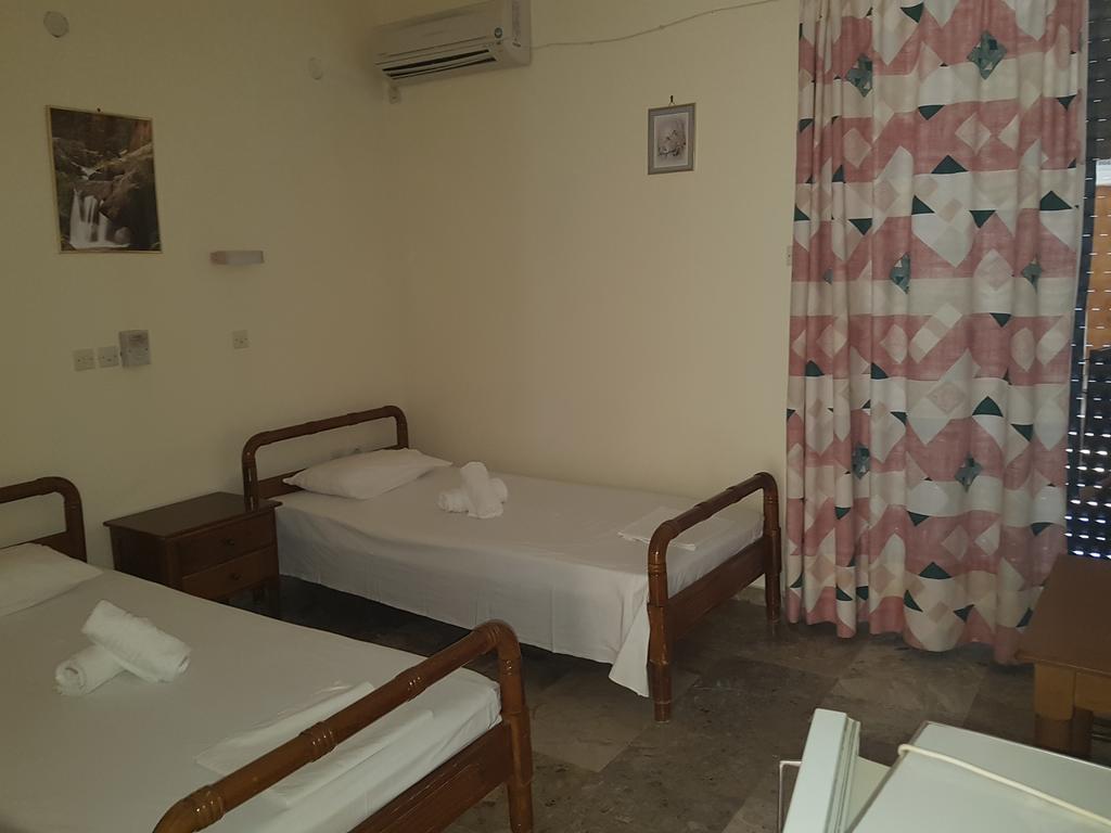 Pansion Marousa Methana Bagian luar foto